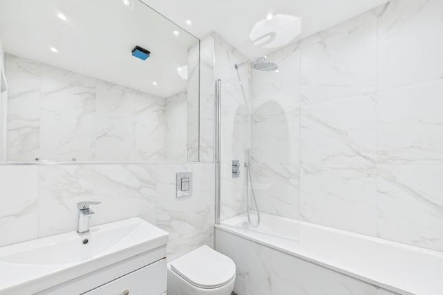 4, 7, Catherine Court, Burgess Hill photo 2