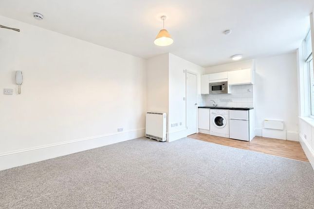 Flat 8, 5, Marine Drive West, Bognor Regis photo 2