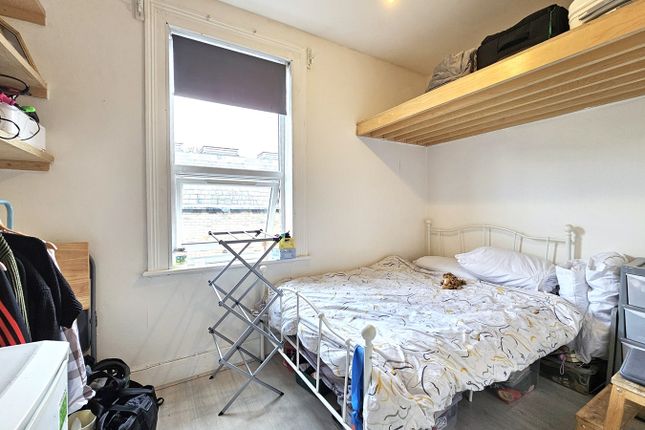 Studio to rent in High Road, East Finchley