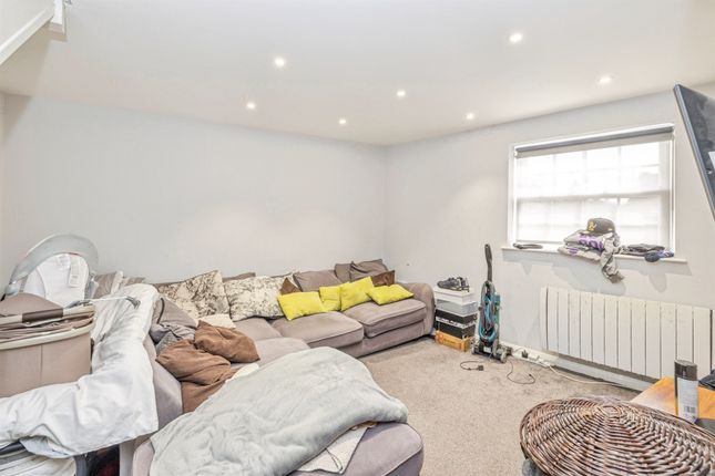 140a, Chester Road, Watford photo 2
