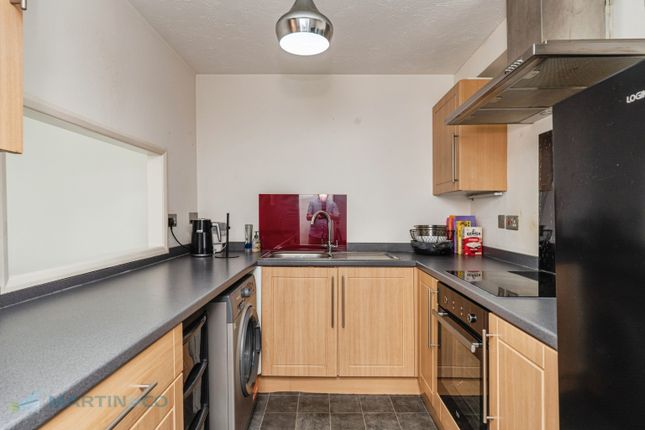 9, Foxhills, Woking photo 3
