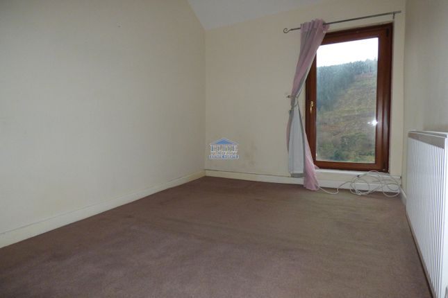 3, Vale View Terrace, Nantymoel photo 5