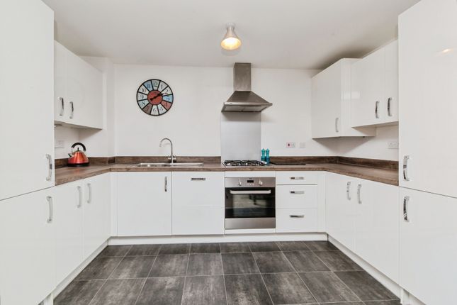 10 William Court,, Western Way, Cheshire photo 2