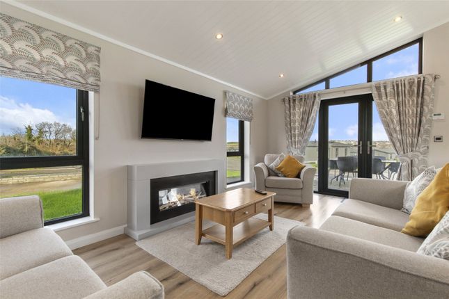 Swan Lake Lodge, 34 Penally Grange,, Penally, Pembrokeshire photo 4
