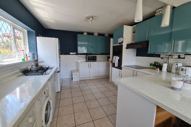 23, Broadmead Crescent, Swansea photo 3
