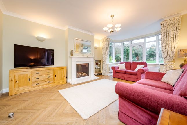 43, Buckingham Way, Wallington photo 3