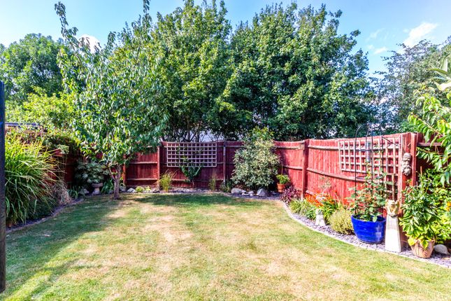 73, Tyne Way, Rushden photo 2