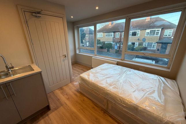 3 Old Farm Road, West Drayton photo 3