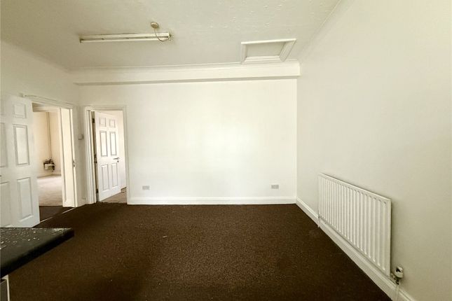 Flat, 5A,, Whiteleys Parade, Hillingdon photo 2