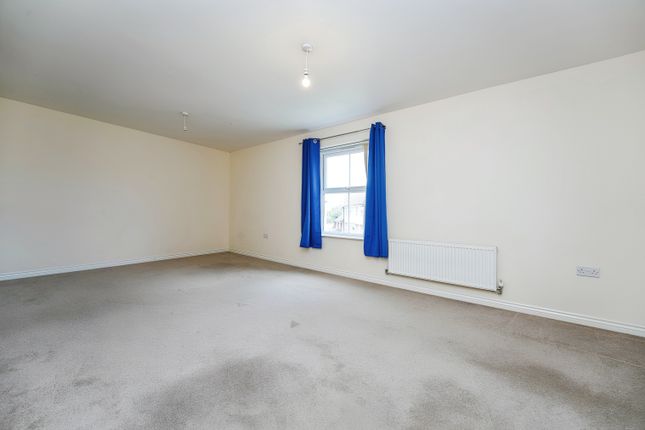 Town house for sale in Stinsford Crescent, Swindon