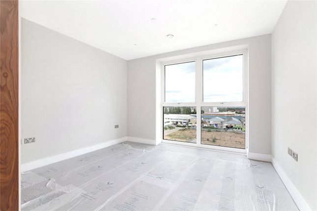 Flat for sale in Greenview Court, Samuelson House, Merrick Road, Southall