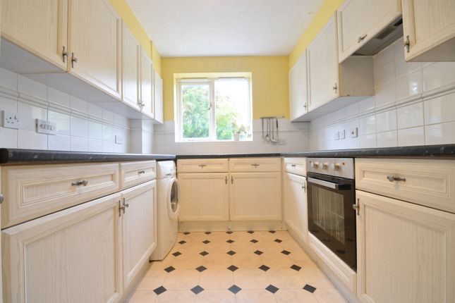 Room 1, 40, Nightingale Shott, Egham photo 3