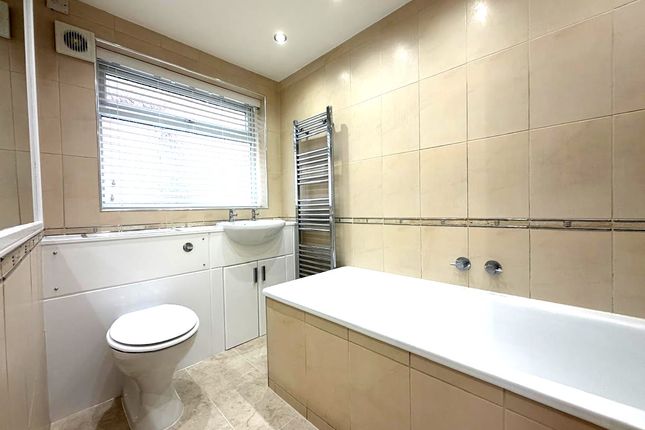 48 Marriott Close, Feltham photo 2