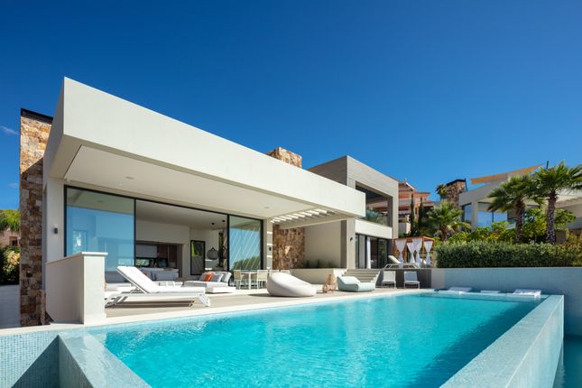 Thumbnail Villa for sale in Nueva Andalucia, Marbella, Spain