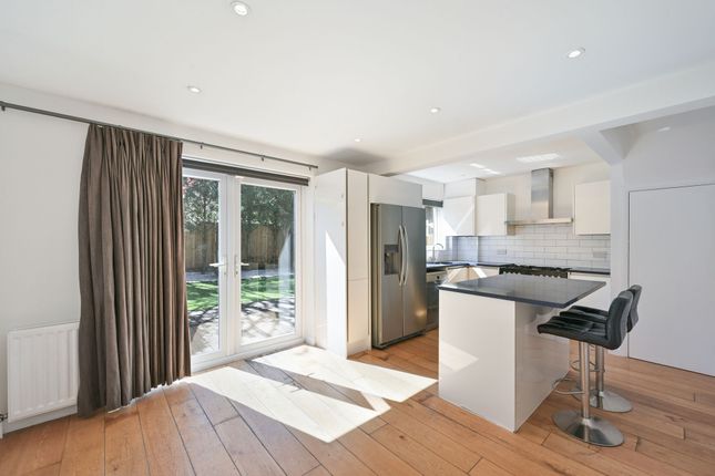 2 Verona Drive, Surbiton photo 4