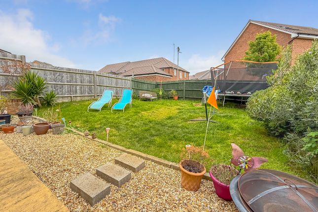 29, Skylark Avenue, Peacehaven photo 2