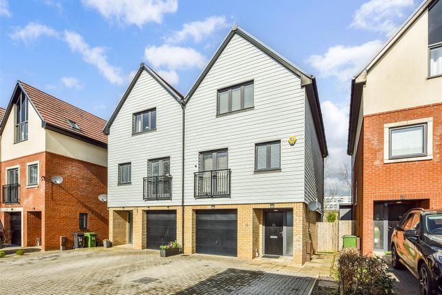 Town house for sale in Nautilus Drive, Portsmouth