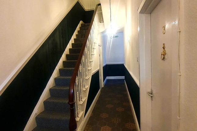 Studio flat on 62  Flat 4, Stamford Street East, Ashton-under-Lyne, £695/mo