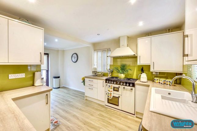 2, Woodborough Close, Trowbridge photo 4