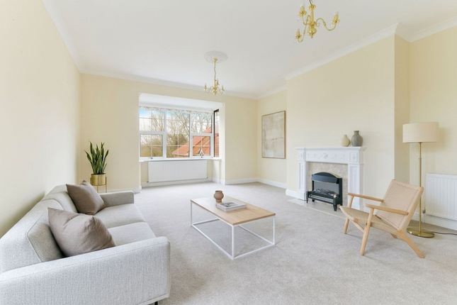 3 Oaklea House High Street, Hartfield photo 2