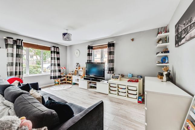 45, Winton Road, Swindon photo 3