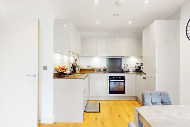 Flat 17, Oak Lodge, Watford photo 3