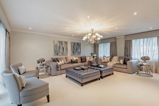 36, Meadow Way, Farnborough Park photo 3