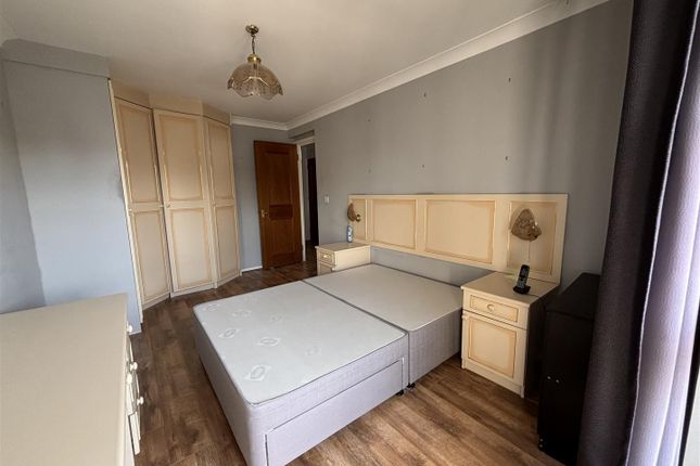 Flat 12, Kings Meade, Kings Road, Westcliff-On-Sea photo 5
