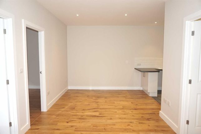 4 Mostyn Street, Leicester photo 3