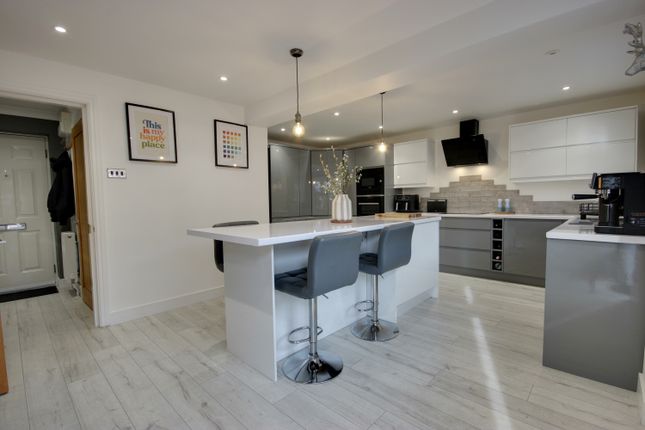 6, Gillyon Close, Beverley photo 3