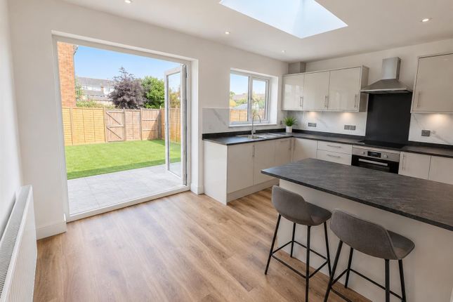 14, Kennedy Avenue, Fareham photo 2