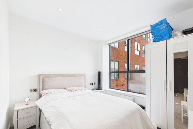 Flat 10, Compass House 207-215,, London Road, Surrey photo 4