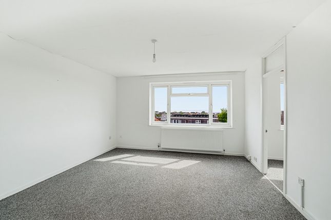 32 Highlands Court, London Road, Leigh-on-sea photo 4