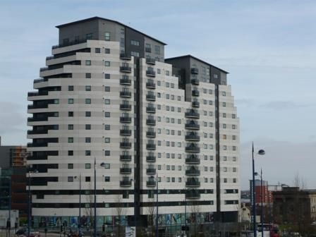 Flat to rent in Masshouse Plaza, Birmingham