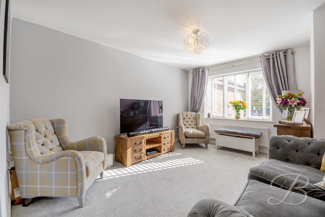 14, Kestrel Close, Alfreton photo 2