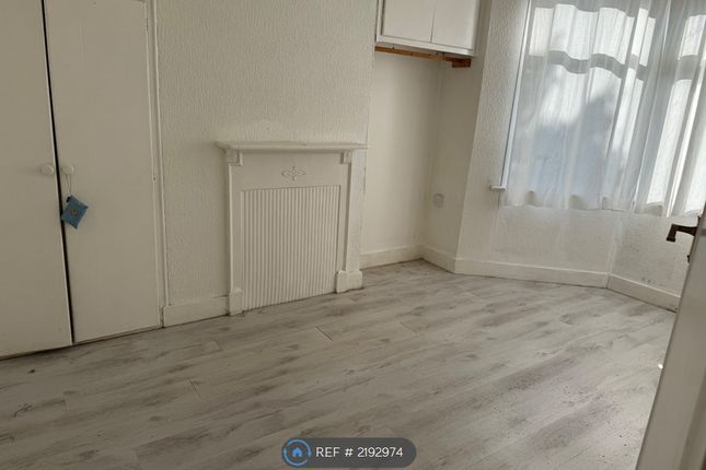 Thumbnail Flat to rent in Marlow Road, London