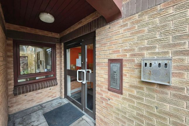 23, Parklands Court, Swansea photo 3