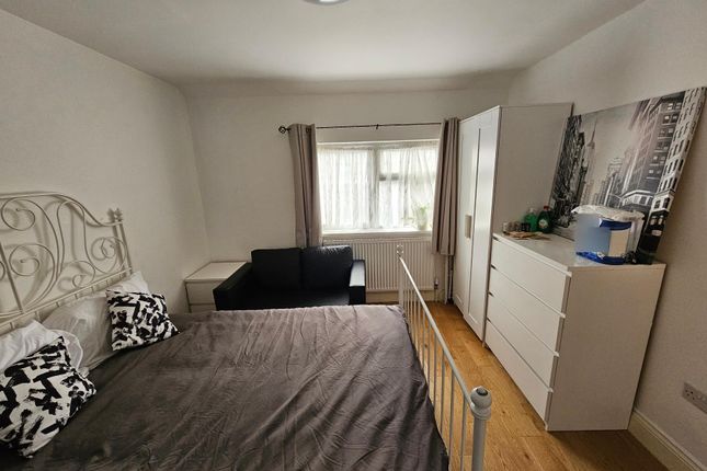 25, Locarno Road, Greenford photo 3