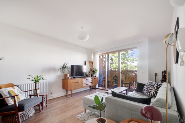 Thumbnail Flat for sale in Frendsbury Road, London