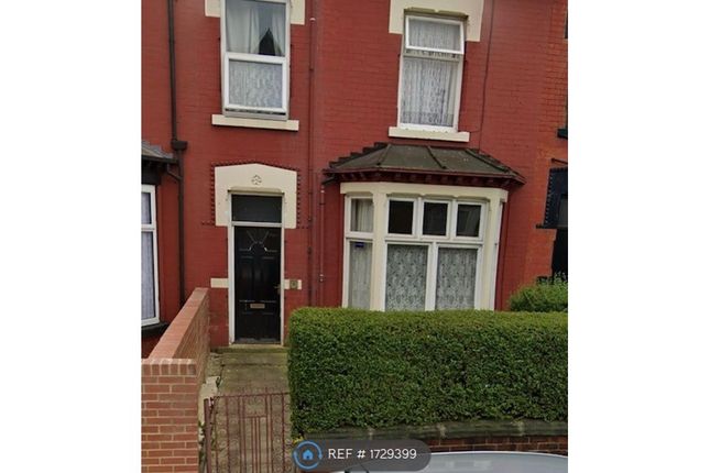 Flat to rent in Mexborough Avenue, Leeds