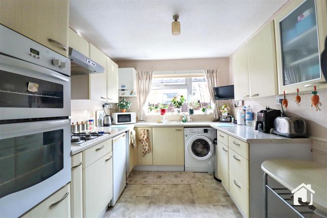 3, Elm Close, Leicester photo 4