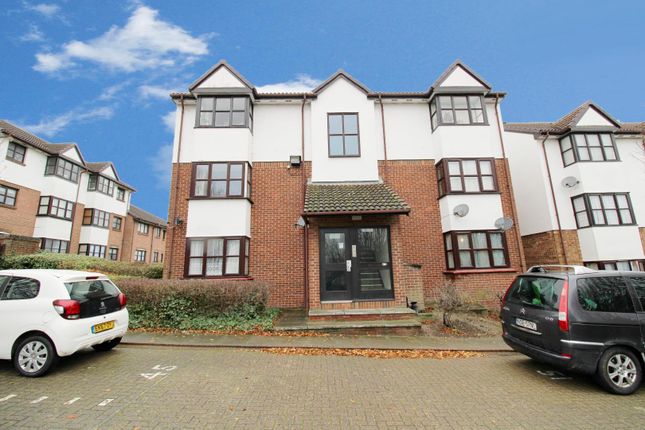 Studio to rent in Chalice Way, Saxon Park, Greenhithe, Kent