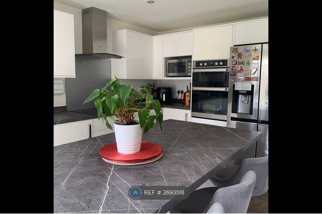 Shared Fully Equipped Modern Kitchen