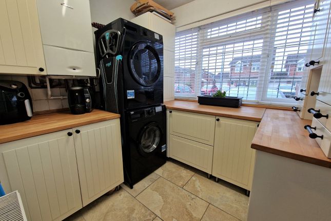 Detached house for sale in Hilliard Close, Bedworth, Warwickshire