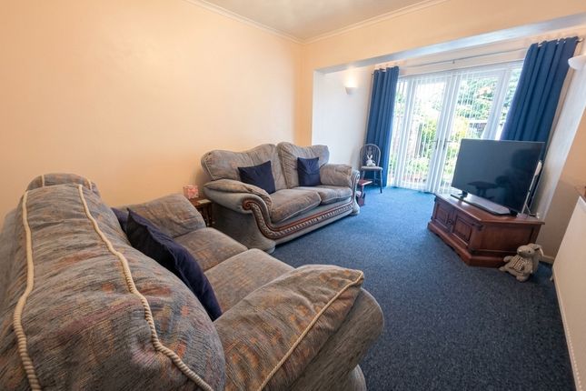 15, Deans Way, Warwickshire photo 3