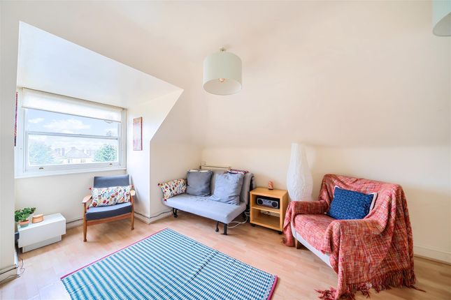 Flat for sale in Nightingale Road, Wood Green