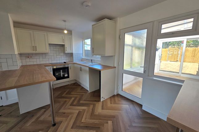 14, Lawn Close, GOSPORT photo 3