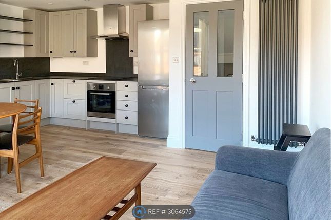 Flat   Solon Road, London photo 2