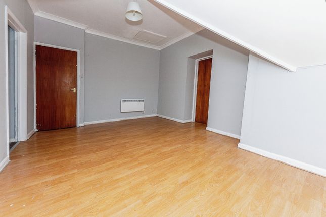 Flat for sale in Dunstable Road, Luton, Bedfordshire