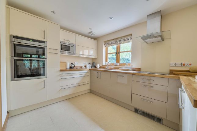 Jinnys Cottage,, Dodds Lane, Southampton photo 4